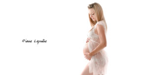 seance-Photo-femme-enceinte-ventre-rond-en-attendant-bébé-matérnité-grossesse-studio-Pierre-Lepoutre-Chateaubourg-Rennes-Vitré