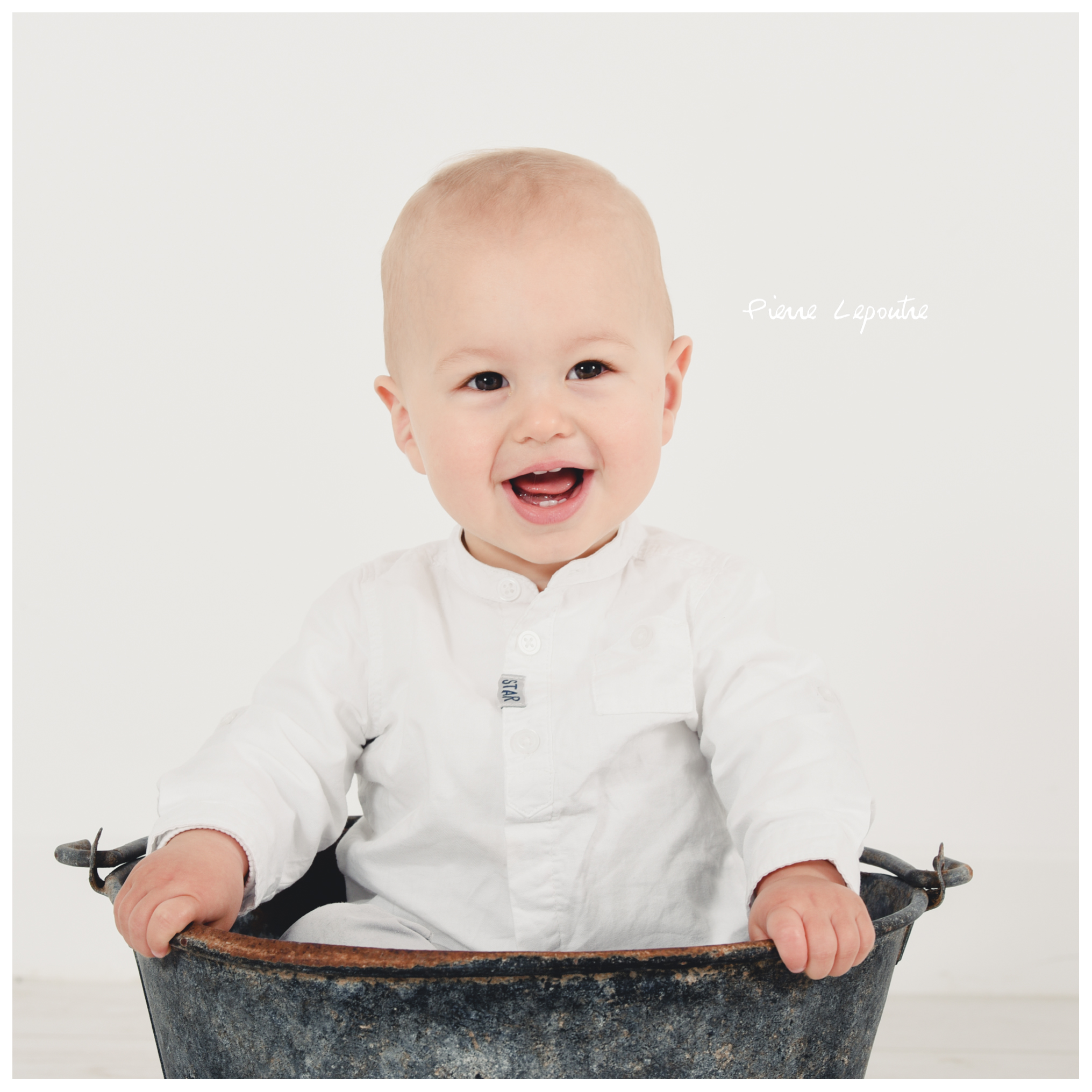 Séance photo au studio de Chateaubourg Pierre Lepoutre photographe vidéaste Chateaubourg mariage famille naissance et grande famille famille heureuse Séance bébé, seance famille