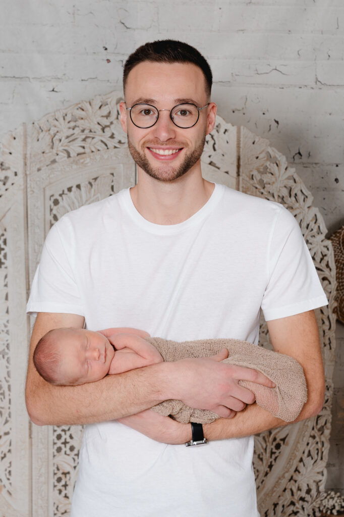 Photo de famille chaleureuse au studio photo de Châteaubourg